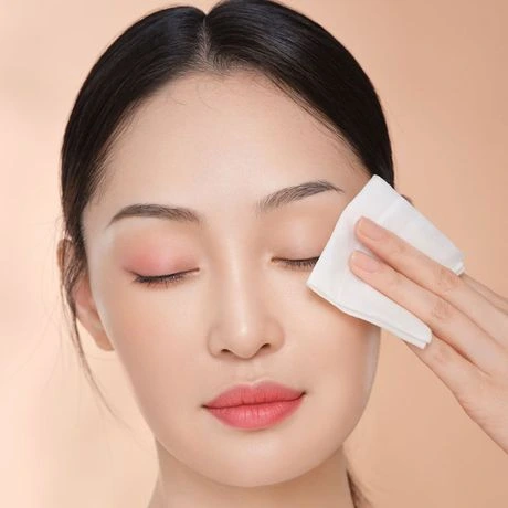 Hur man använder makeup remover wipes ordentligt: ​​en lat tjejguide till hudvård